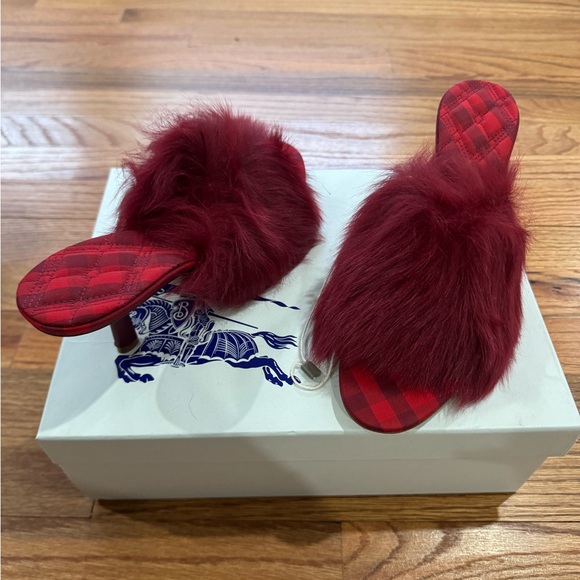 BRAND NEW Burberry Minnie Shearling Mule Sandals - Picture 2 of 13